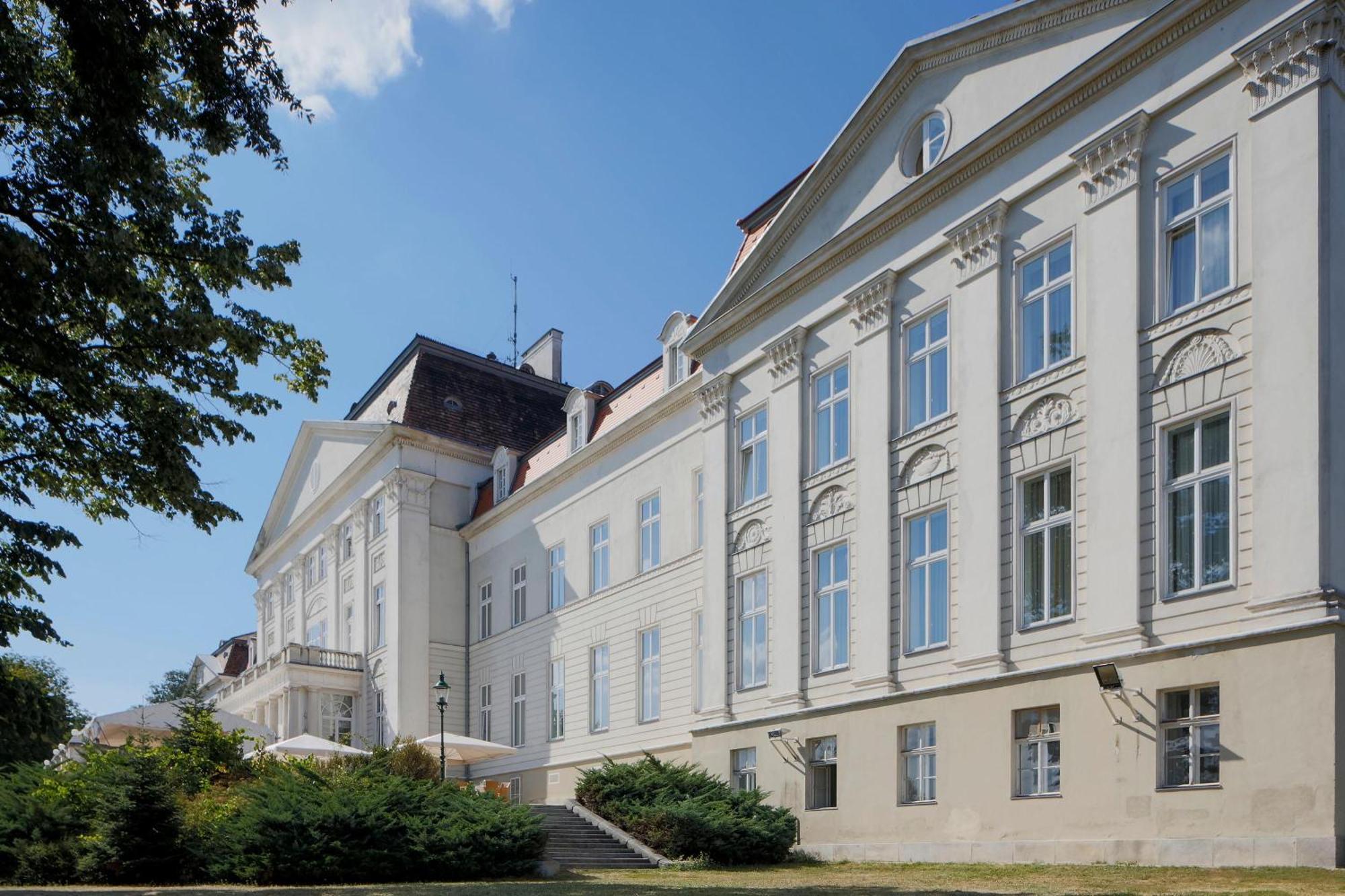 Austria Trend Schloss Wilhelminenberg Wien